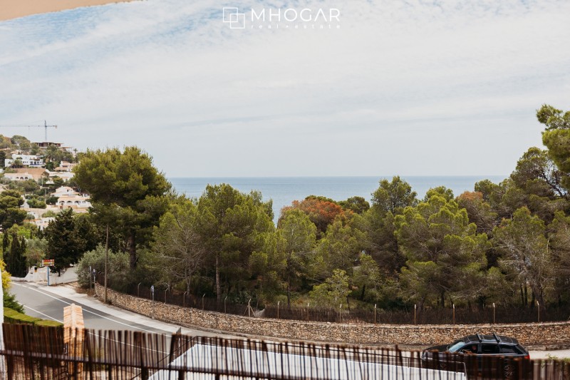 Venta - Oportunidad de inversión, Villa mediterránea frente a Cala Baladrar con apartamentos independientes y local comercial, Benissa, Costa Blanca!